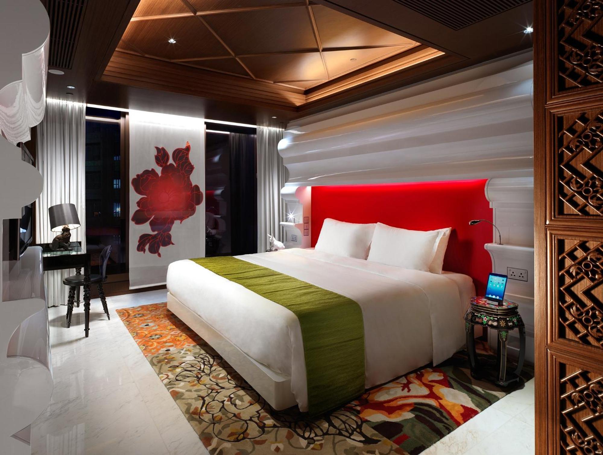 Full Moon King Room with Partial Harbour View