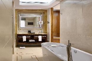 Sky Deluxe King Room